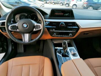 BMW 530E iPERFORMANCE completo