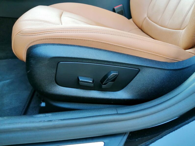 BMW 530E iPERFORMANCE completo