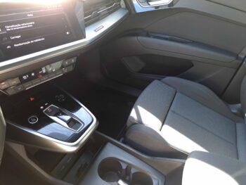 AUDI Q4 40 E-TRON completo