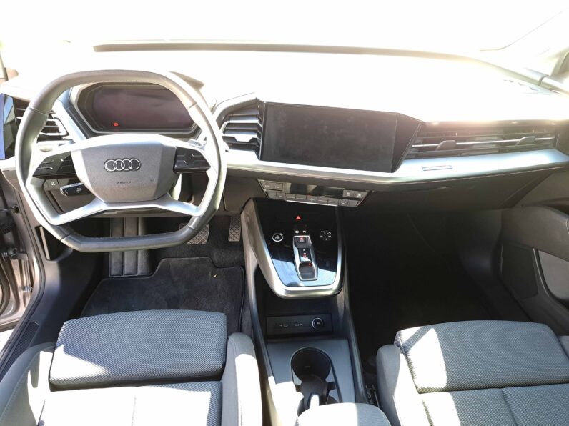 AUDI Q4 40 E-TRON completo