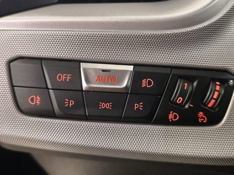 BMW 116 d Corporate Edition Auto completo