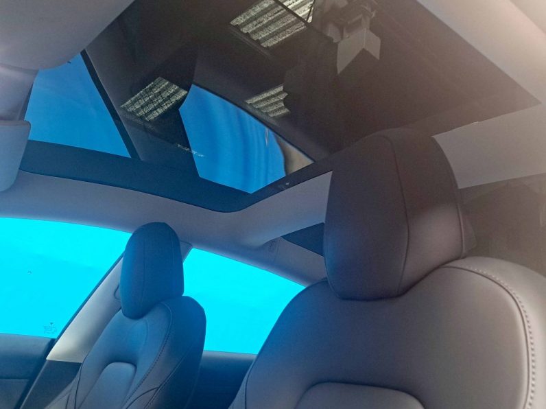 TESLA MODEL 3 completo
