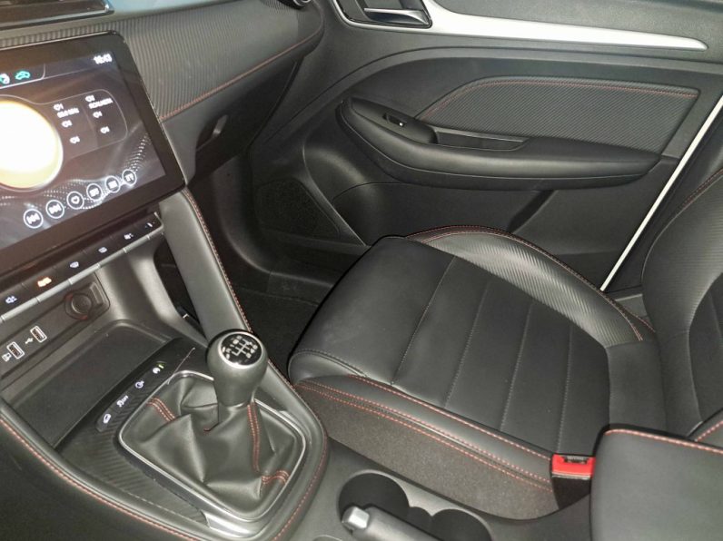 MG 1.0 T-GDI LUXURY completo