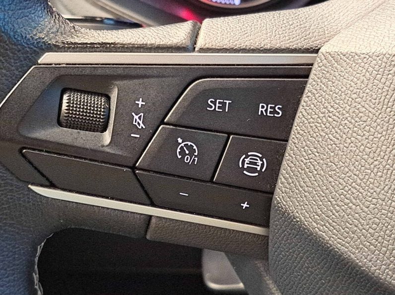 SEAT ARONA 1.0 TSI STYLE DSG completo