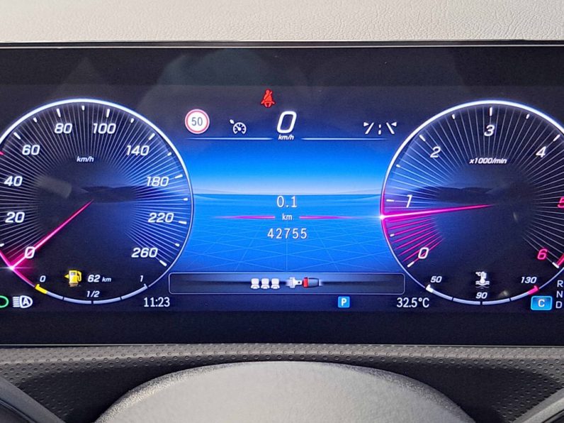 MERCEDES-BENZ A180D AMG LINE AUTO completo