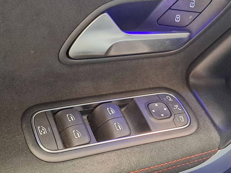 MERCEDES-BENZ A180D AMG LINE AUTO completo