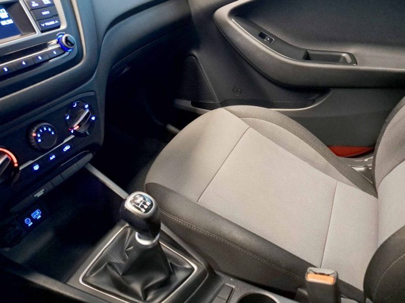 HYUNDAI i20 1.2 ACCESS completo