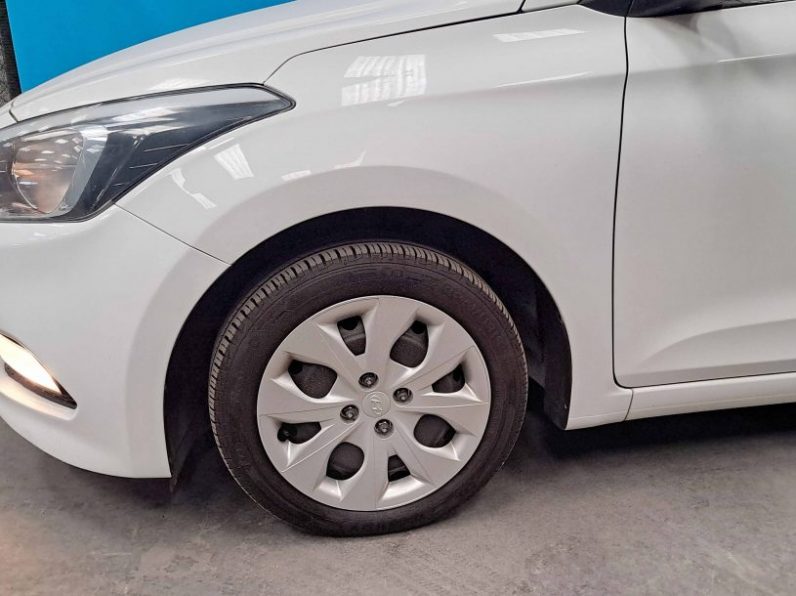 HYUNDAI i20 1.2 ACCESS completo