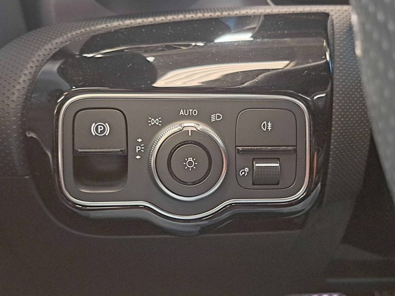 MERCEDES-BENZ A180D LINE AMG AUTO completo