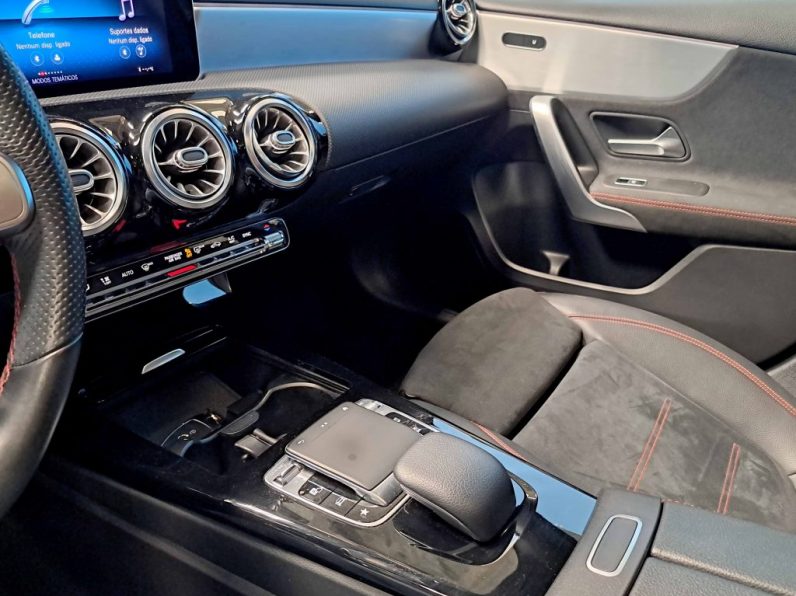 MERCEDES-BENZ A180D LINE AMG AUTO completo