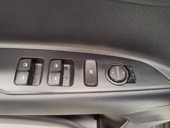 KIA STONIC 1.2 DYNAMIC completo