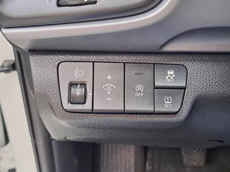 KIA STONIC 1.2 DYNAMIC completo