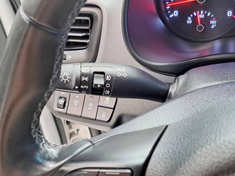 KIA STONIC 1.2 DYNAMIC completo