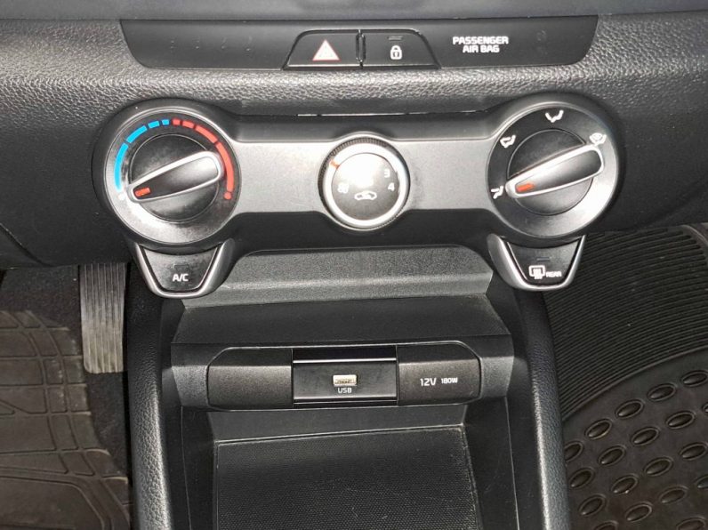 KIA STONIC 1.2 DYNAMIC completo