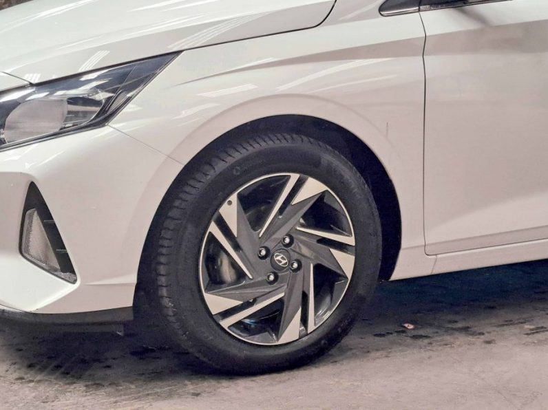 HYUNDAI i20 1.2 CONFORT completo