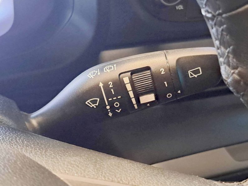 HYUNDAI i20 1.2 CONFORT completo