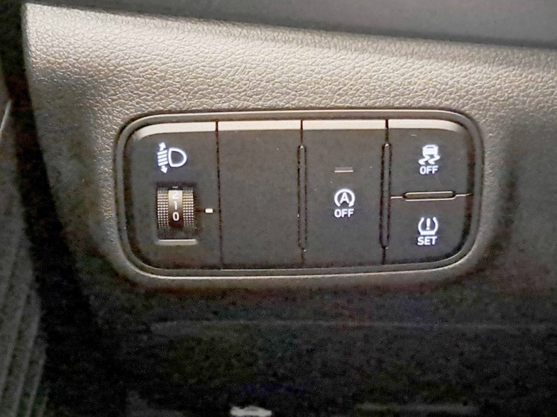 HYUNDAI i20 1.2 CONFORT completo