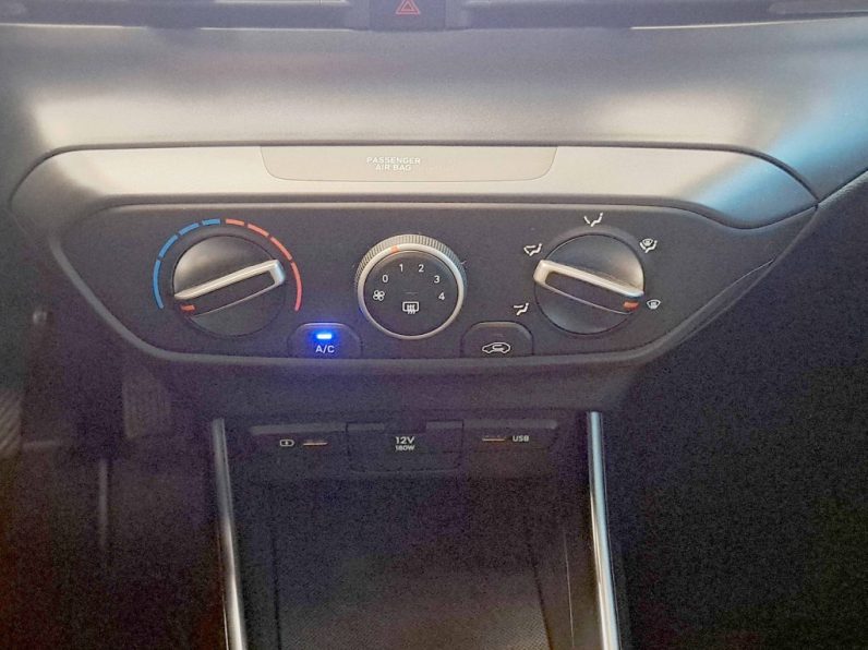 HYUNDAI i20 1.2 CONFORT completo