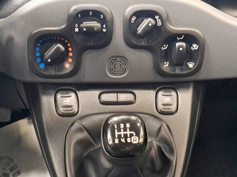 FIAT PANDA 1.0 HYBRID completo
