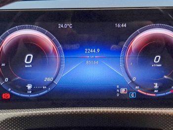 MERCEDES-BENZ A 180 7G-DCT AMG LINE completo