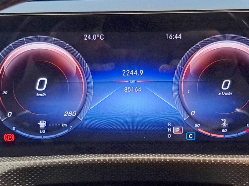 MERCEDES-BENZ A 180 7G-DCT AMG LINE completo