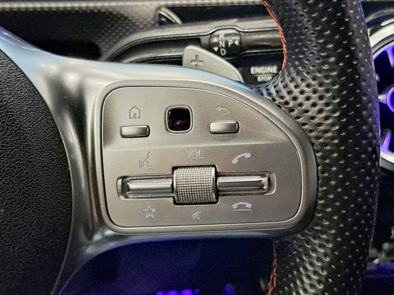 MERCEDES-BENZ A 180 7G-DCT AMG LINE completo