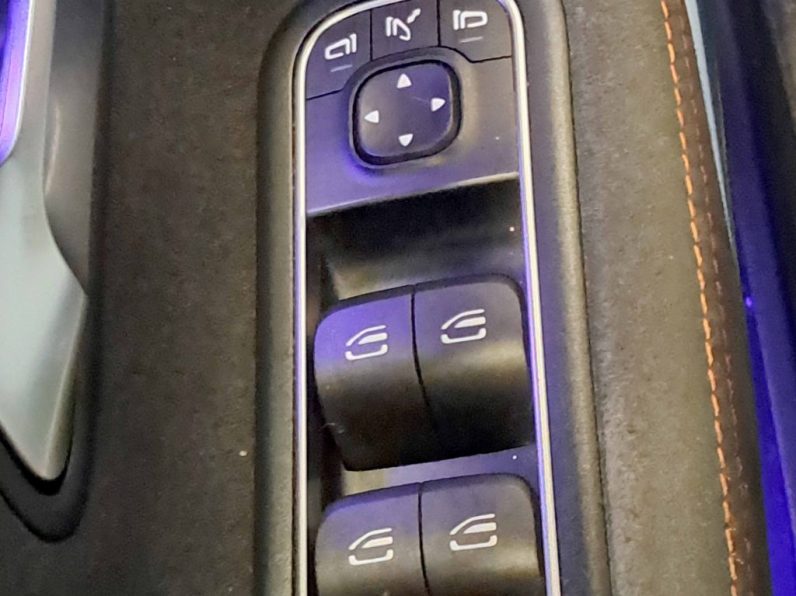 MERCEDES-BENZ A 180 7G-DCT AMG LINE completo