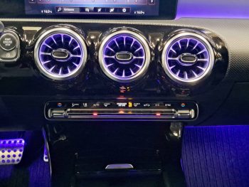 MERCEDES-BENZ A 180 7G-DCT AMG LINE completo