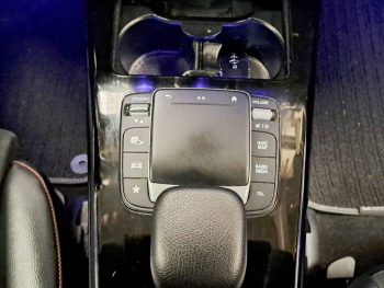 MERCEDES-BENZ A 180 7G-DCT AMG LINE completo