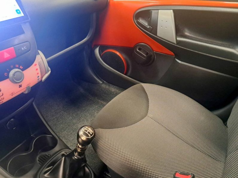 TOYOTA AYGO 1.0 CITY completo