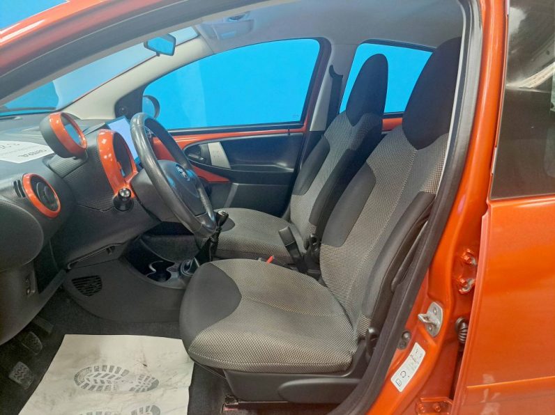 TOYOTA AYGO 1.0 CITY completo