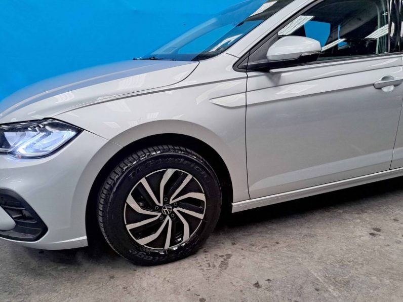 VW POLO 1.0 TSI LIFE completo