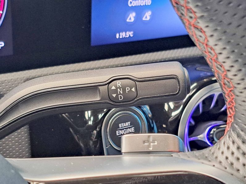 MERCEDES-BENZ A180d AMG LINE AUTO completo