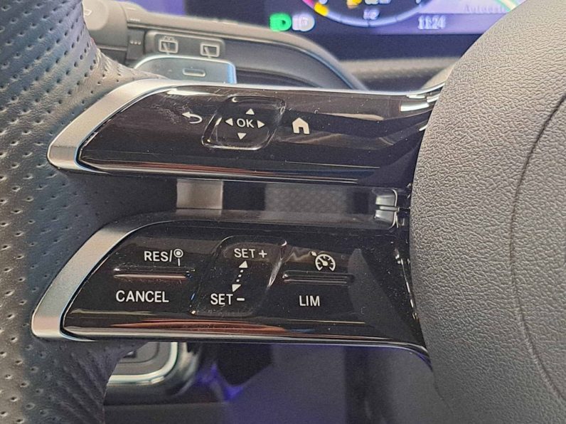 MERCEDES-BENZ A180d AMG LINE AUTO completo