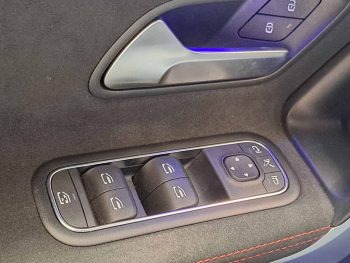 MERCEDES-BENZ A180d AMG LINE AUTO completo