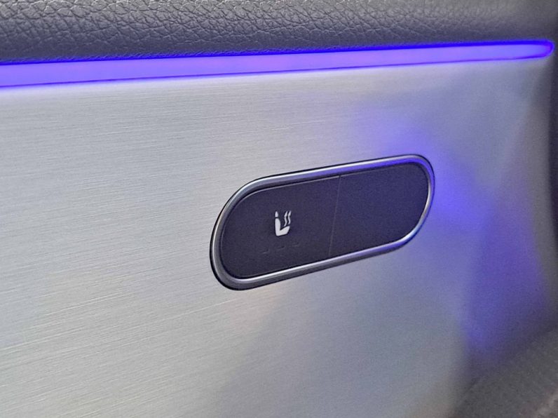 MERCEDES-BENZ A180d AMG LINE AUTO completo