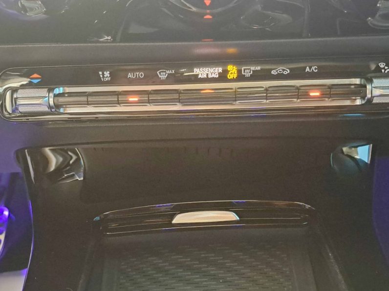 MERCEDES-BENZ A180d AMG LINE AUTO completo