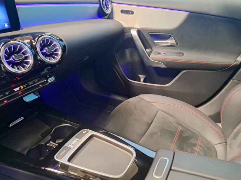 MERCEDES-BENZ A180d AMG LINE AUTO completo