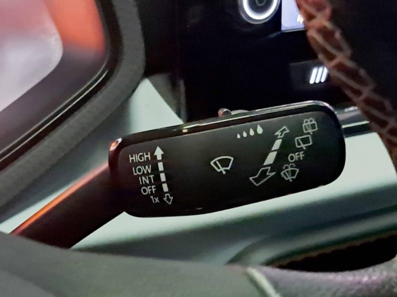 SEAT Arona 1.0 TSI Style DSG completo