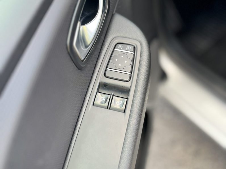 RENAULT CLIO SW 0.9 TCE ZEN completo