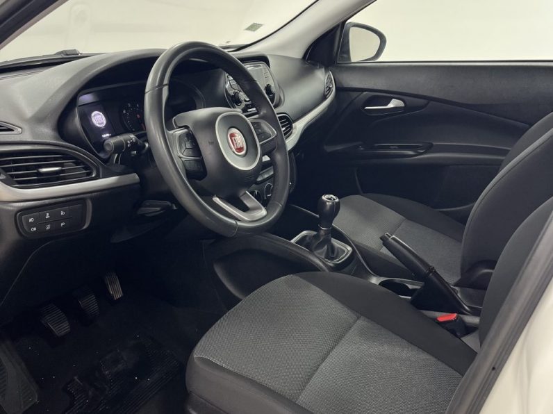 FIAT TIPO 1.3 M-JET EASY completo