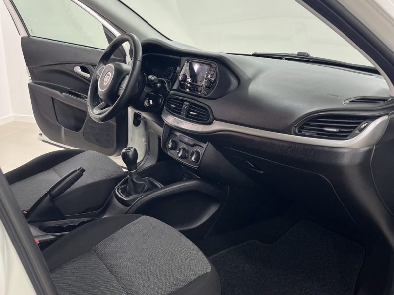FIAT TIPO 1.3 M-JET EASY completo