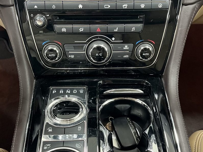 JAGUAR XJ 3.0 D V6 Premium Luxury completo