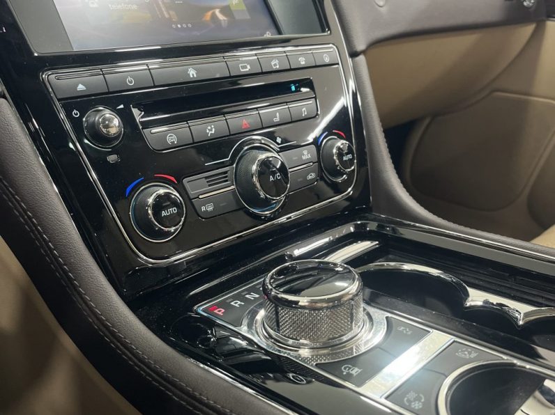 JAGUAR XJ 3.0 D V6 Premium Luxury completo