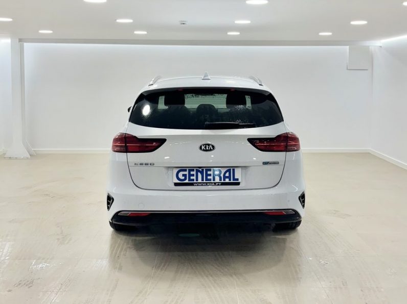 Kia Ceed SW 1.6 CRDi MHEV Dynamic completo
