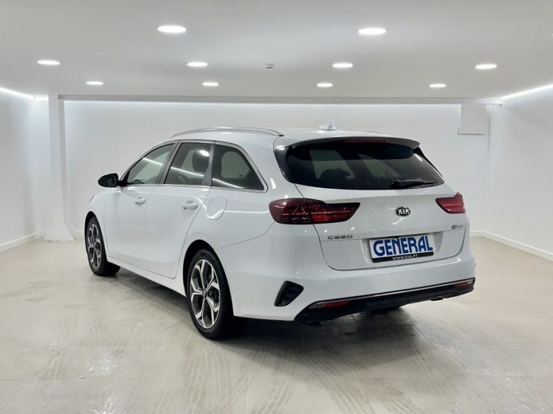 Kia Ceed SW 1.6 CRDi MHEV Dynamic completo