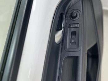 VW Up! 1.0 BlueMotion Move Auto completo