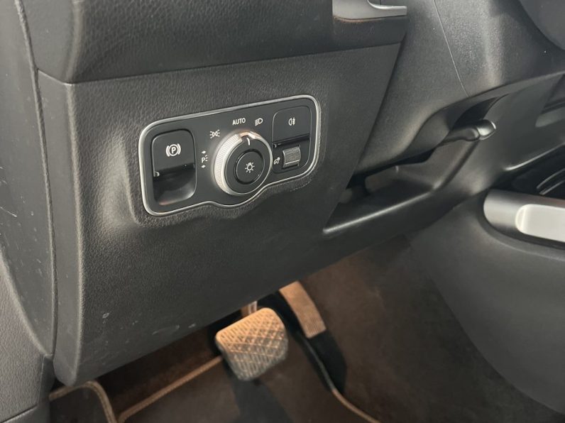 Mercedes-Benz GLB 200 Progressive completo