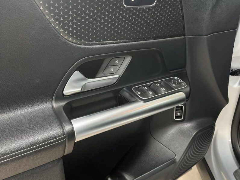 Mercedes-Benz GLA 180 d Progressive completo