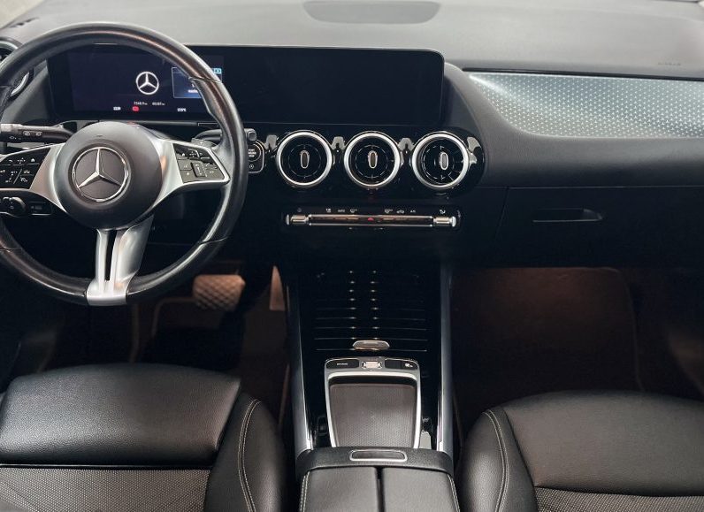 Mercedes-Benz GLA 180 d Progressive completo